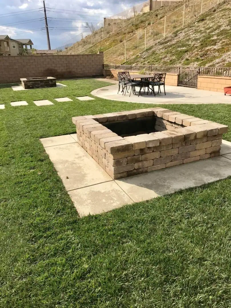 A fire pit in the middle of an outdoor area.