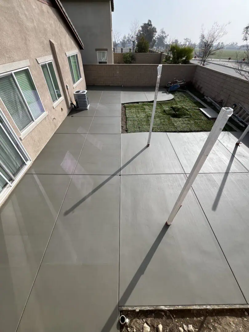 A patio with grass and a lawn in it